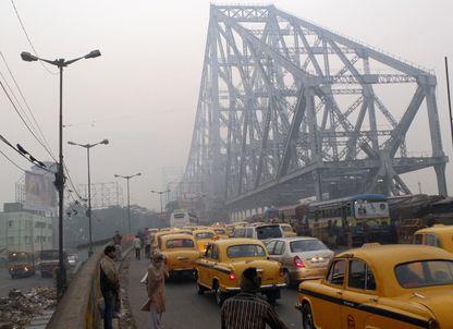 Howrah Bridge, Kolkata, India. Cum te poți îndrăgosti de un pod?