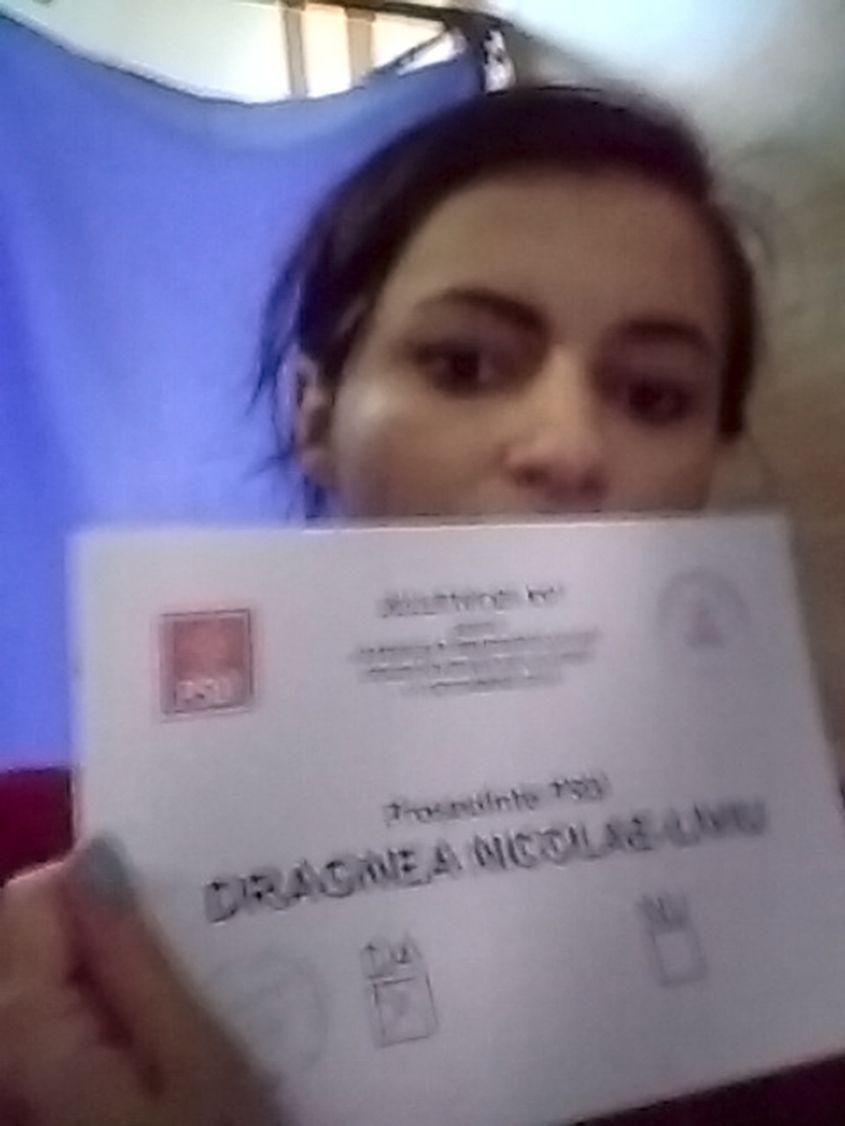 Selfie-ul pe care l-am făcut în cabina de vot, cu mâna tremurând.