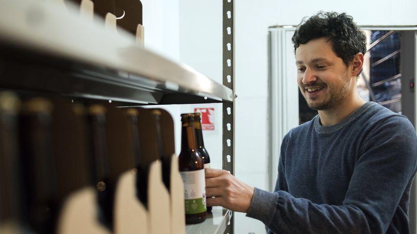 Etichetele celor cinci sortimente produse de Dana și Darko te învață cu ce mâncăruri să potrivești băutura.