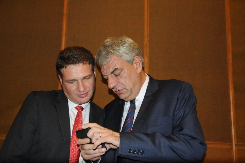 Mihai Tudose (în dreapta), împreună cu Georgian Pop, șeful Comisiei SRI