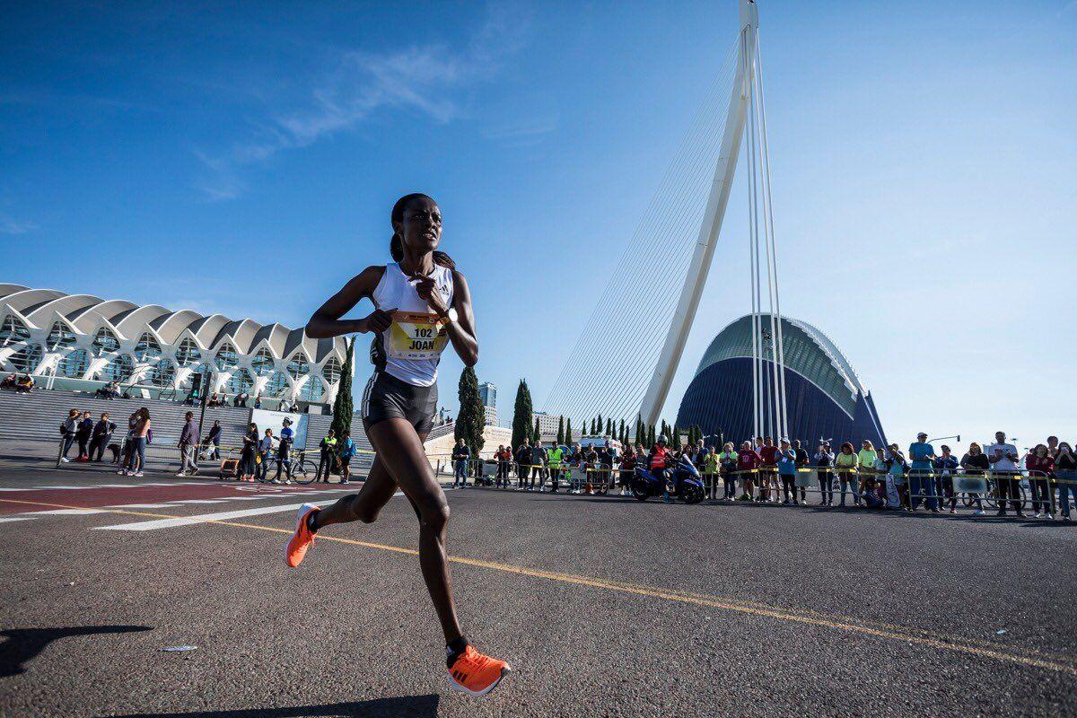 Joan Chelimo, una dintre cele trei atlete din Kenya care au dobândit cetățenia română. Foto: MedioMaraton Valencia