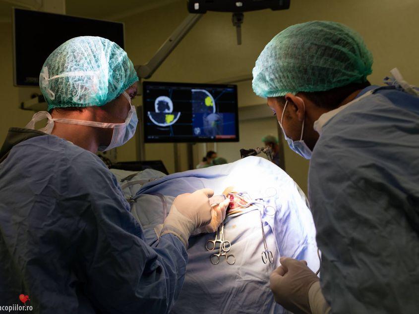 Intervenție de neurochirurgie, realizată în secția pe care "Inima Copiilor" a construit-o de la zero la Spitalul "Marie Curie". Foto: Inima Copiilor