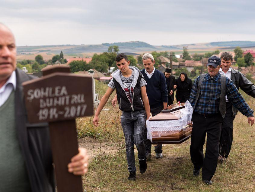 19 septembrie 2017, înmormântarea veteranului Dumitru Șomlea, la Miheșu de Câmpie. Fotografii: Raul Ștef