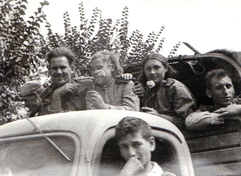 Bulevardul Carol din București, intrarea Armatei Roșii în august 1944. Foto: Fototeca IICCMER (c)