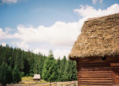 Istoria din afara muzeelor. Câteva obiective turistice din România pe care le poți vizita la început de toamnă