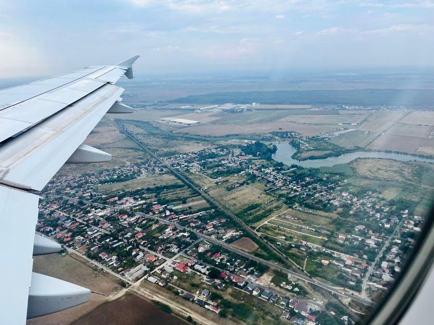 Peste 85% din cele mai aglomerate 100 de intervale de 60 de minute din lunile iunie/iulie au fost cele de noapte, cu zboruri deasupra orașului Cluj-Napoca. Fotografie generică: Ioana Epure