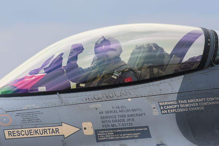 Aeronave F-16 ale Forțelor Aeriene Române și Forțelor Aeriene Turce desfășoară un exercițiu demonstrativ de poliție aeriană întărită. Piloții români și turci aplică procedurile NATO. Miercuri, 6 martie 2024. Inquam Photos / Eduard Vanatoru