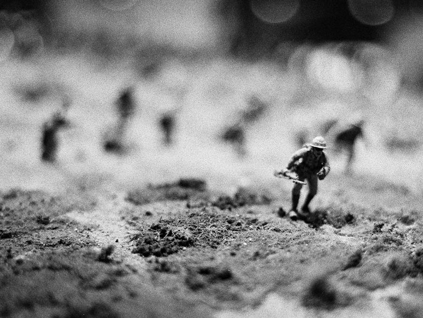 Macheta unei scene din Primul Război Mondial, fotografiată cu aparat Pentax ESII, film Ilford HP5. Fotografii: Stephen Dowling