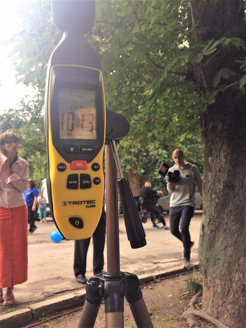 Sonometru care indică 101.3 decibeli măsurați în Parcul Cișmigiu, anul trecut, la unul dintre festivalurile organizate de Primărie. Sursa: Anamaria Pravicencu