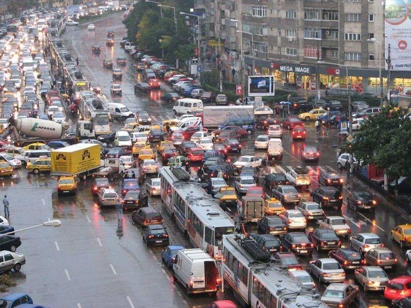 Imagine care circulă pe Facebook, relevantă pentru ambuteiajele din București. Foto: zoso.ro