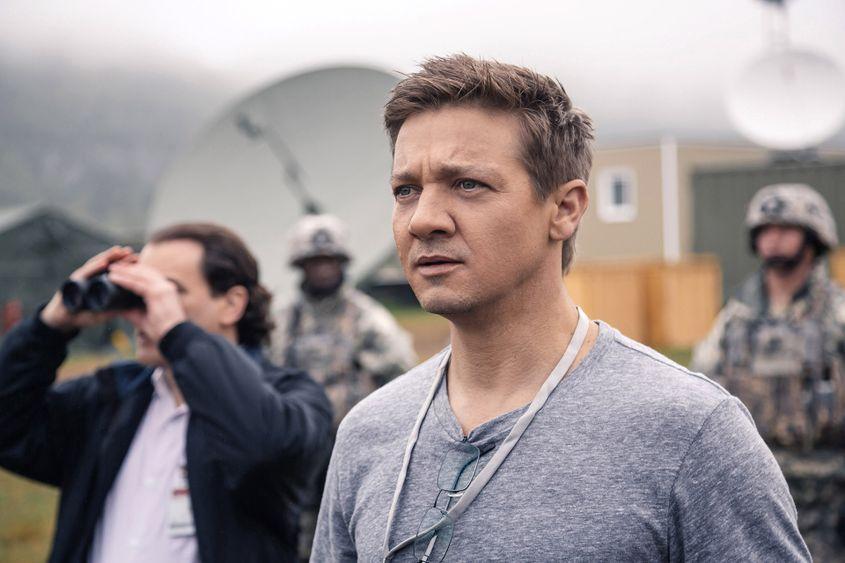 Jeremy Renner îl interpretează pe omul de știință Ian Donnelly.