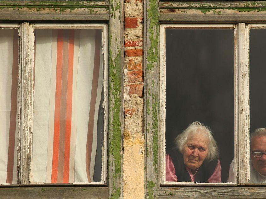 Bătrâni din Sibiu. Foto © Floydsphoto | Dreamstime.com
