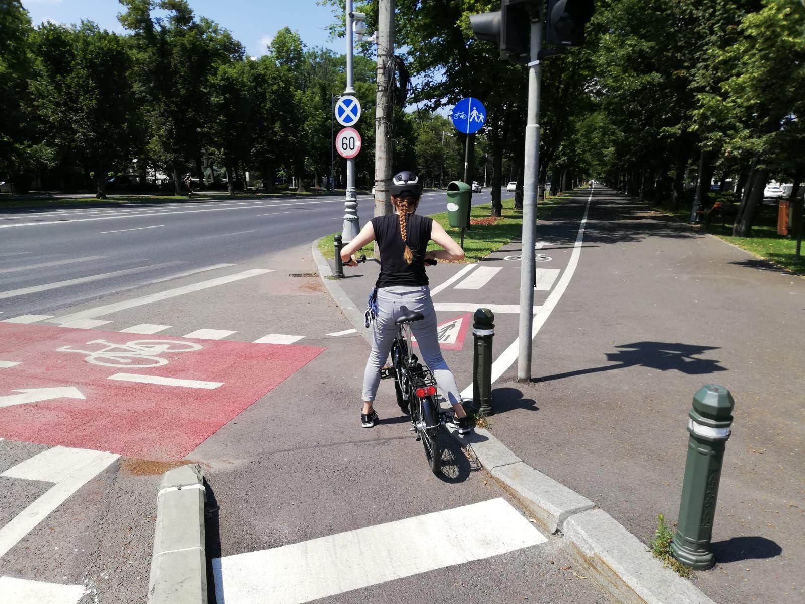 Pista de pe Calea Victoriei - zonele unde trebuie să încetinești considerabil atunci când iei curba, din cauză că amplasamentul este foarte îngust.