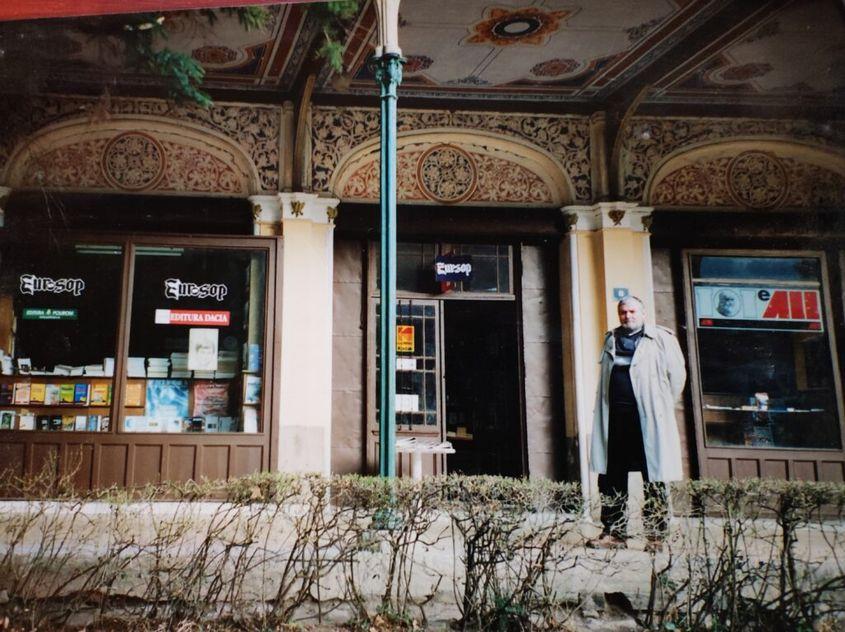 Librăria Sabin Opreanu în anii 90. Foto: Mihaela Opreanu, arhiva personală 