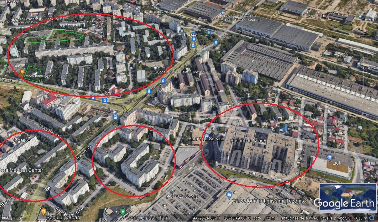 Cu Google Earth se pot vedea cel mai bine cât de diferit se construiește astăzi. În dreapta imaginii poate fi observat complexul rezidențial Răsărit de Soare, betonat și destul de sterp, în partea stângă vedem blocuri „comuniste” înconjurate de verdeață
