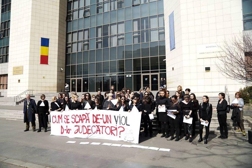 Protest de 8 Martie în fața Tribunalului București. Foto: Centrul FILIA