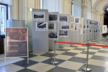 Expoziția de fotografie "Rusia 1917. Din primăvară până în toamnă" este organizată de Centrul Rus de Știință și Cultură, Arhiva de Stat a Federației Ruse, Arhiva Centrală de Stat pentru documente foto-fono-cinematografice din Sankt Petersburg, cu susținerea Ambasadei Federației Ruse și a Centrului de Studii Ruse și Sovietice "Florin Constantiniu". Va fi deschisă la MNIR până pe 31 decembrie 2017.