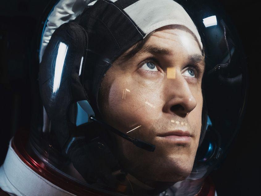 Ryan Gosling, în rolul lui Neil Armstrong.