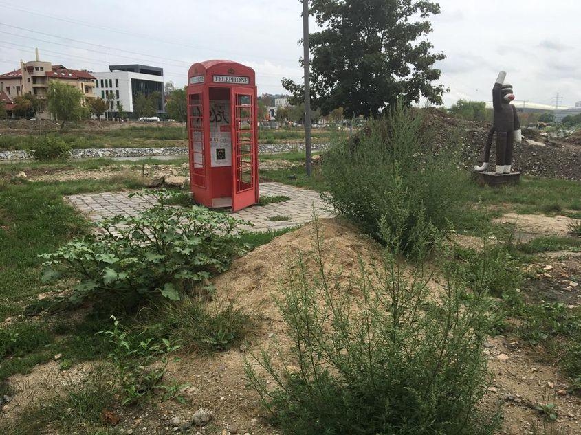 Aceeași cabină telefonică,<em> astăzi, în același loc. </em>Foto: Bianca Felseghi