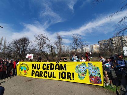 Cum a fost la protestul împotriva distrugerii parcului IOR. „Noi am crescut aici, cunoaștem fiecare piatră, fiecare alee”