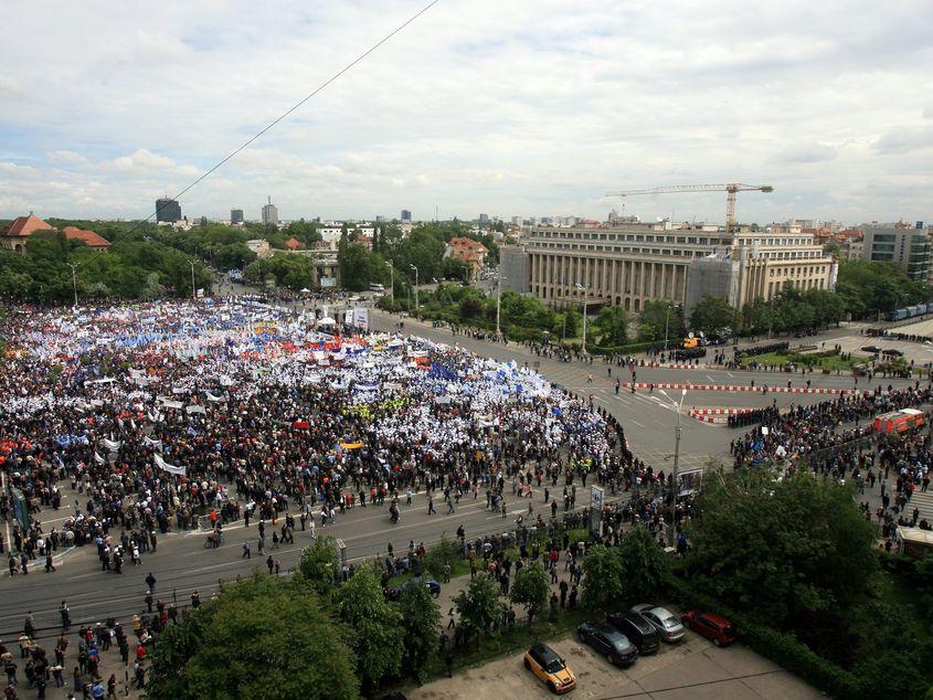 Sindicatele şi administraţiile locale s-au grăbit să mărească salariile funcţionarilor publici. Foto: Lucian Muntean