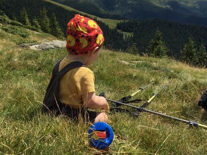 Jurnalul părinților puși pe fapte mari. Cu bebelușul în spate, pe munte