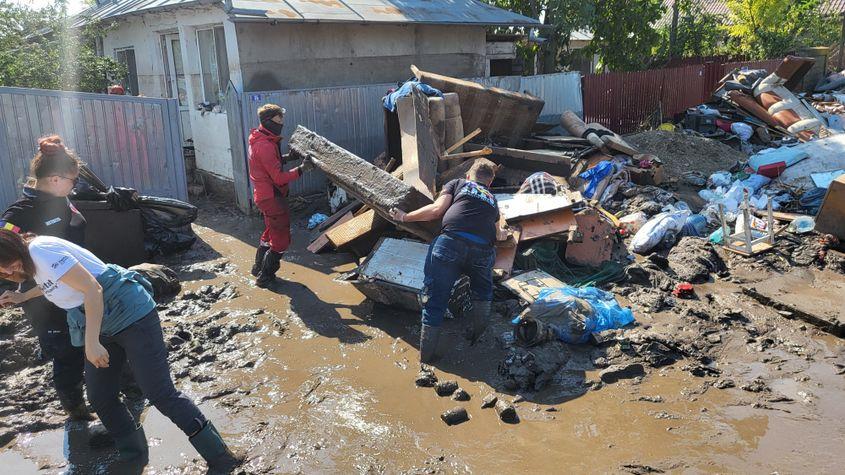 Bilanțul total al inundațiilor din județul Galați depășește șapte mii de case distruse. 28 de localități au fost afectate. Șapte oameni au murit. foto: Teodora Munteanu / PressOne