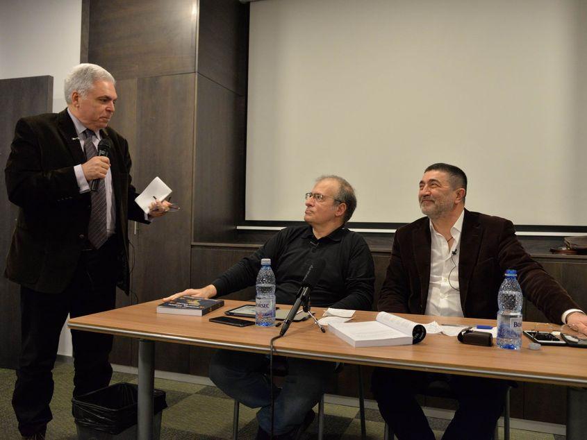 Adrian Severin (foto, stânga), Dragoș Dumitriu (în centru) și Iurie Roșca au ajuns la concluzia că interesul lor național e și cel al Rusiei FOTO Lucian Muntean