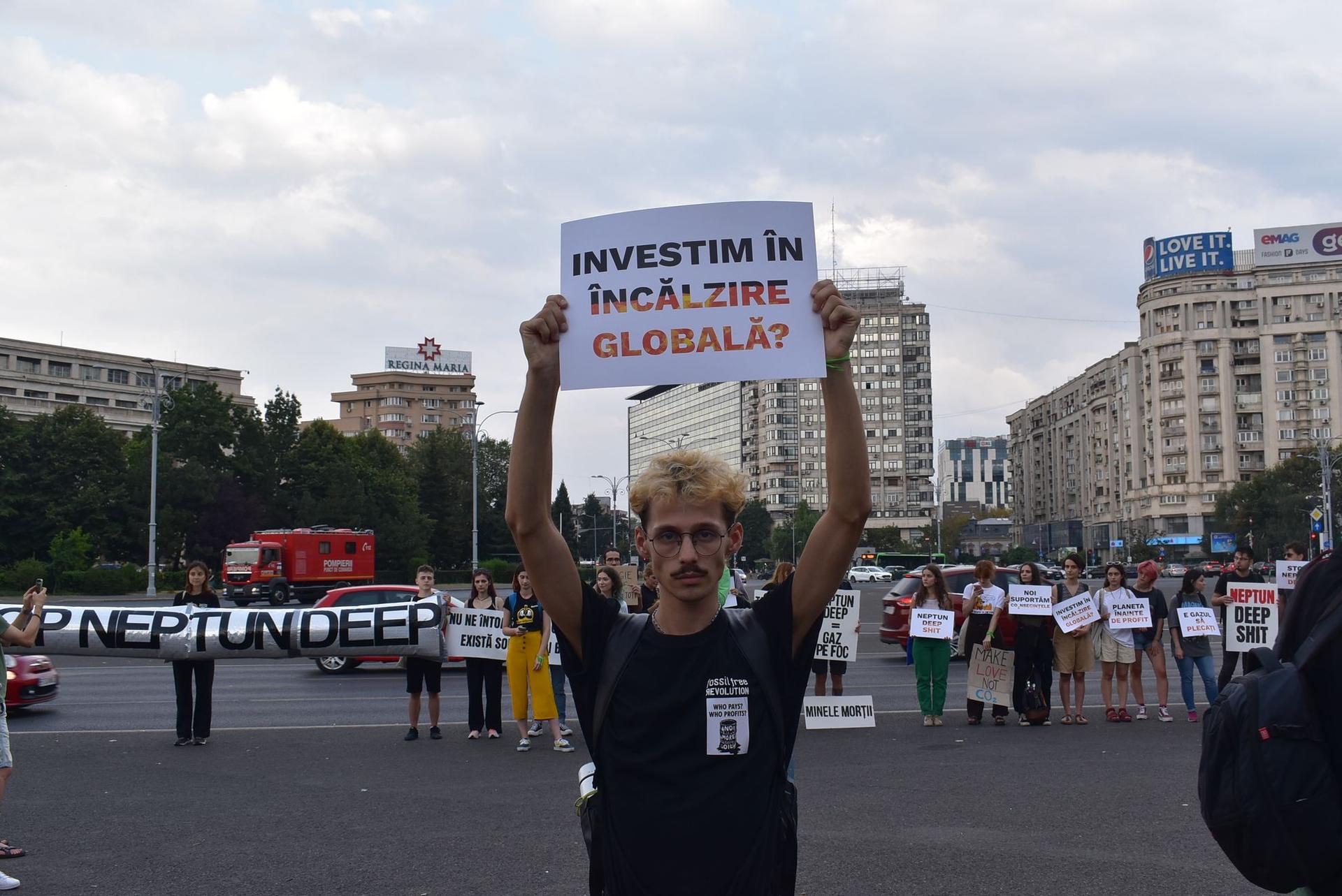 Marian Ignat, activist, spune că vrea să readucă spiritul justiției climatice în stradă, și crede că Marșul pentru Oprirea Combustibililor Fosili este doar începutul. Foto: Lavinia Niță