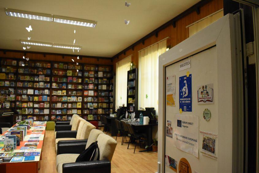 Biblioteca comunală din Conțești, Dâmbovița. Foto: Lavinia Niță / PressOne