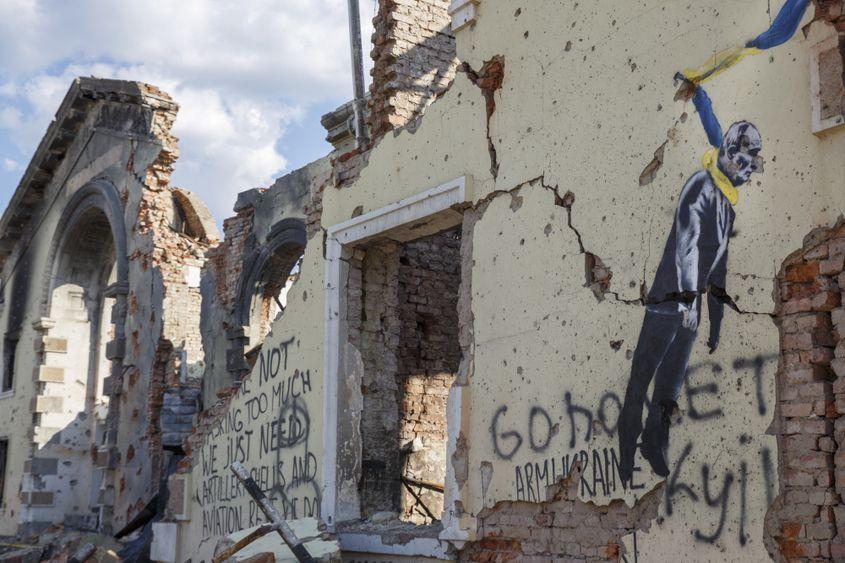 Artă stradală în timpul războiului în Kostiantynivka, Ucraina. foto: MAREK M. BEREZOWSKI/Anadolu via AFP / 444.hu