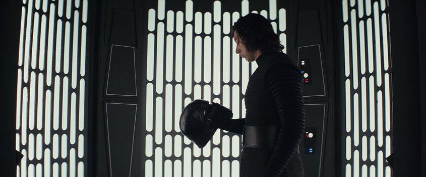 Adam Driver în rolul lui Kylo Ren