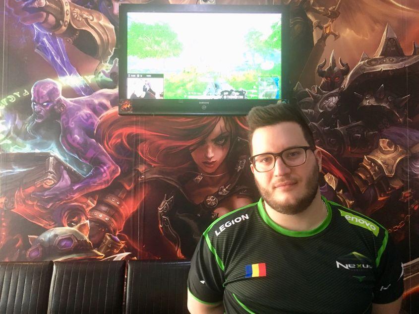 Octav Crețu, 24 de ani, jucător profesionist de League of Legends.