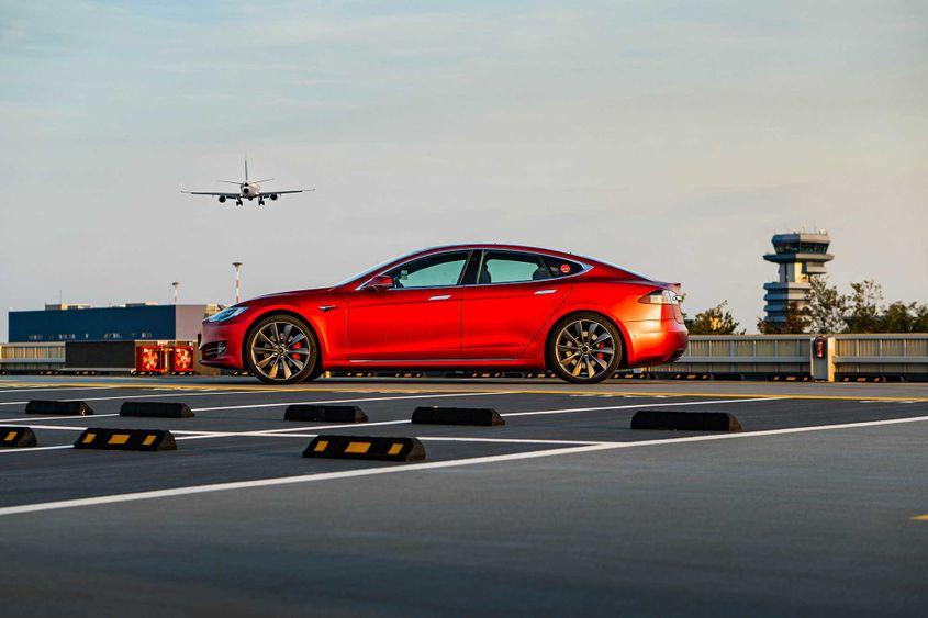 Model S a reprezentat începutul ascensiunii pentru Tesla. Foto: Caras Creative Studio / Unsplash