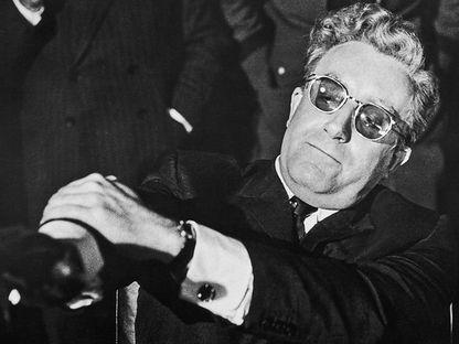 Dr. Strangelove or: How I Learned to Stop Worrying and Love the Bomb – spectaculos, amuzant