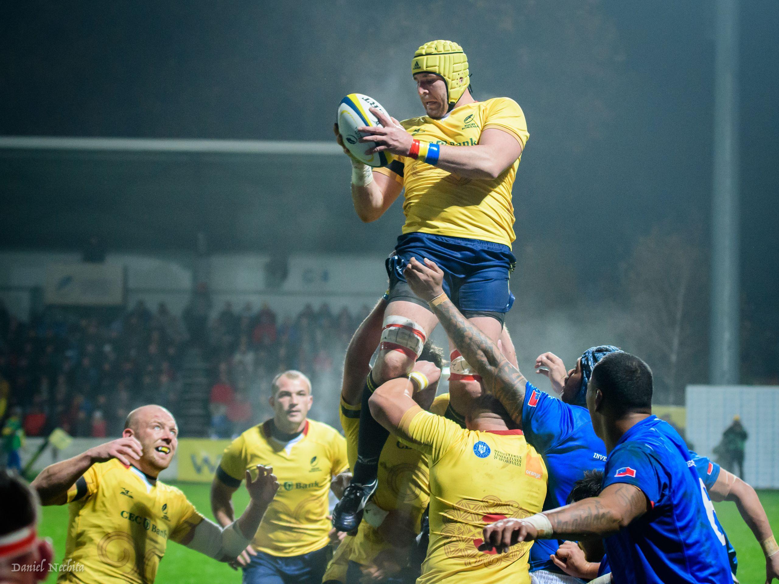 Johannes Van Heerden prinde un balon în tușă în meciul test cu Samoa, din cadrul Rugby Europe International Championship. Foto: Daniel Nechita