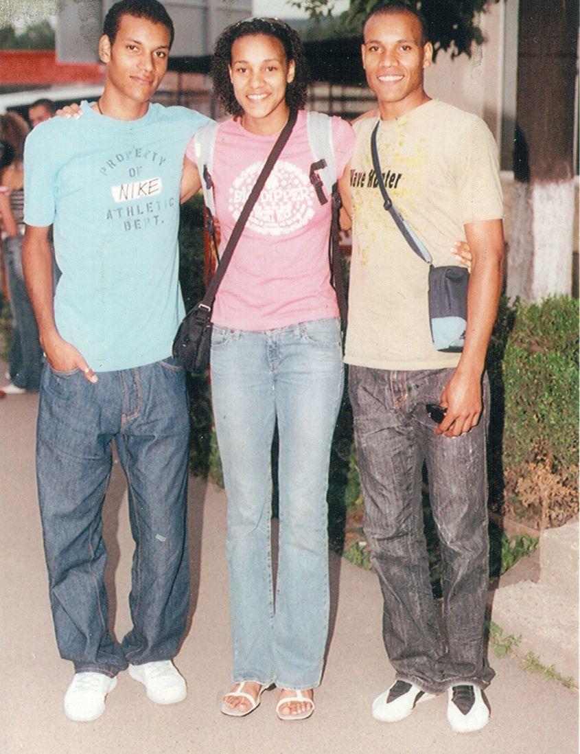 Odi, Nneka şi Chike, în vara lui 2006. Foto: Arhiva familiei