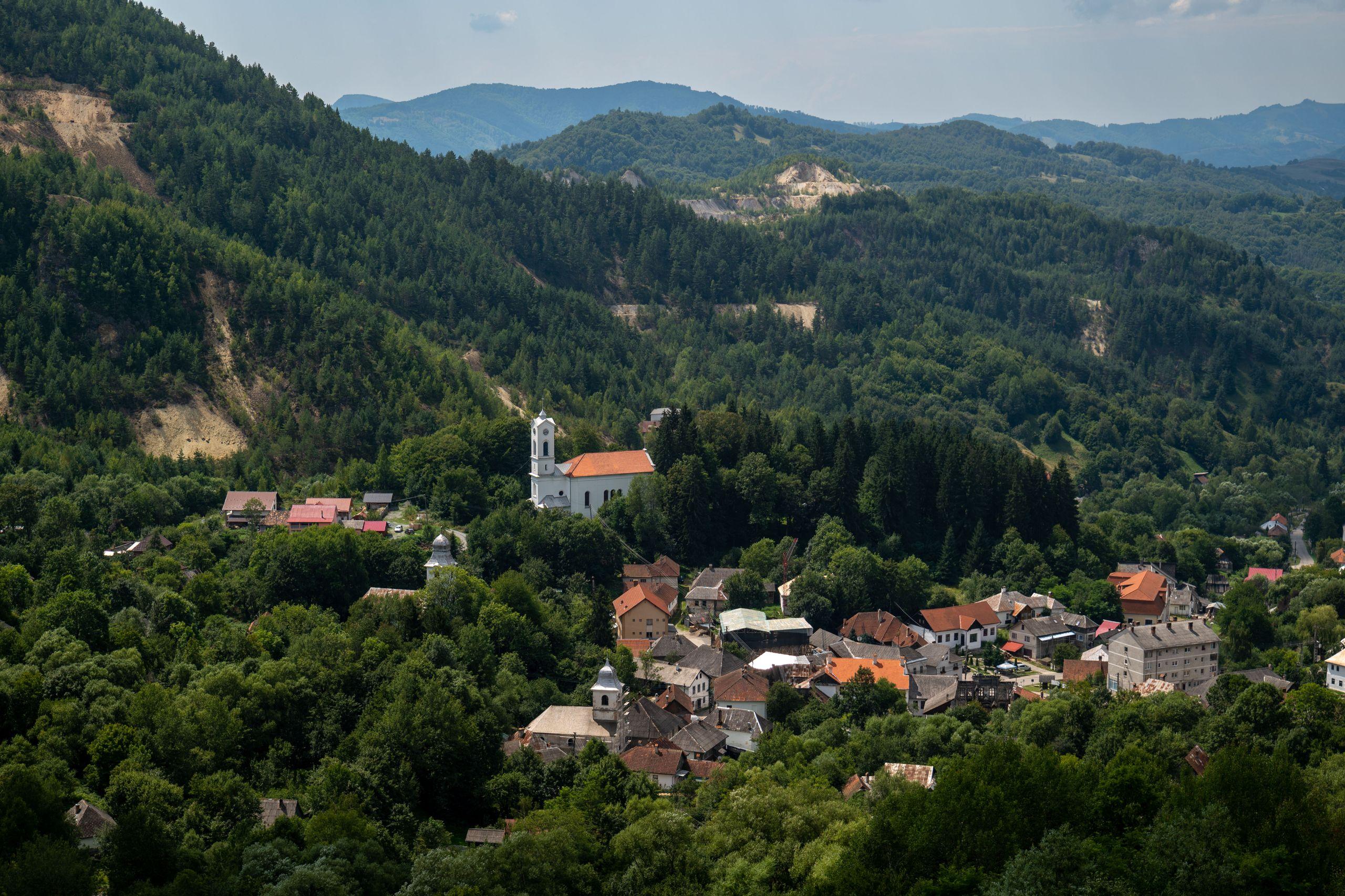Roșia Montană, vedere dinspre dealul Văidoaia. Foto: Raul Ștef (c)