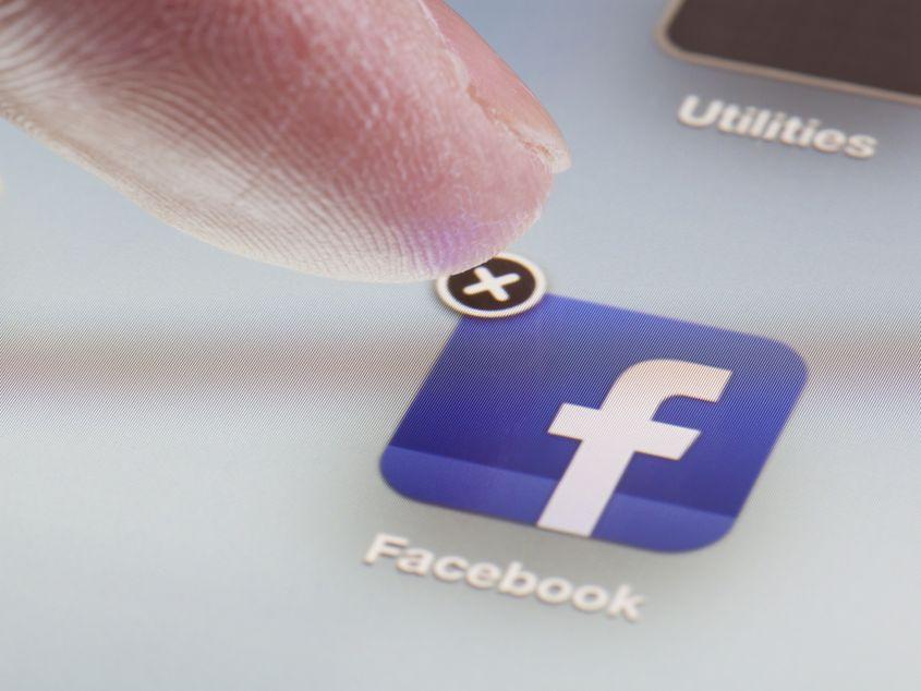 Pro sau contra Facebook? Foto: Dreamstime/Ymgerman