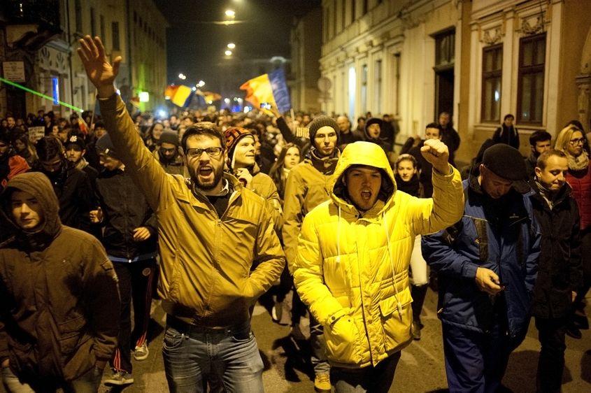 Mulți tineri au ieșit în stradă la acea vreme și s-au mobilizat pentru o Românie mai bună, după tragedia de la clubul Colectiv. Foto: Raul Ștef