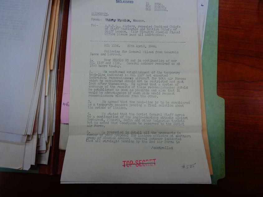 Informare secretă în care oficialilor Ministerului de Război american li se aduce la cunoștință că rușii sunt de acord cu continuarea atacurilor aeriene asupra Bucureștiului și Ploieștiului. Sursa: document pus la dispoziția PressOne de istoricul Luke Truxal. 