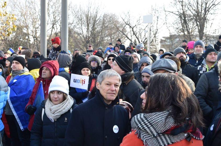 Dacian Cioloş, la manifestările din 1 decembrie 2018. Foto: Steluţa Popescu. Sursa: Pagina oficială de Facebook a lui Dacian Cioloş