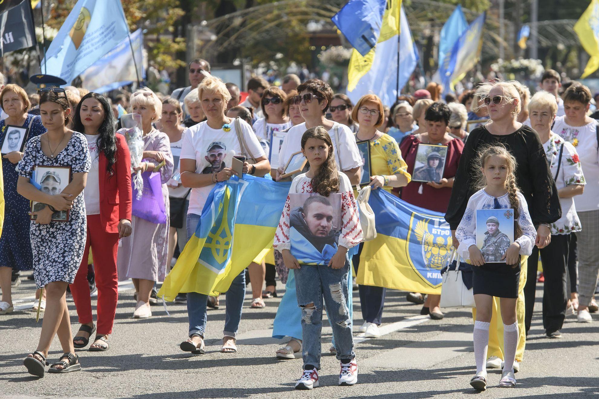 Zeci de mii de familii ucrainene au pierdut pe cineva drag din cauza agresiunii rusești. Acest lucru a schimbat puternic opinia publică din Ucraina. Foto © Vladyslav Musiienko | Dreamstime.com