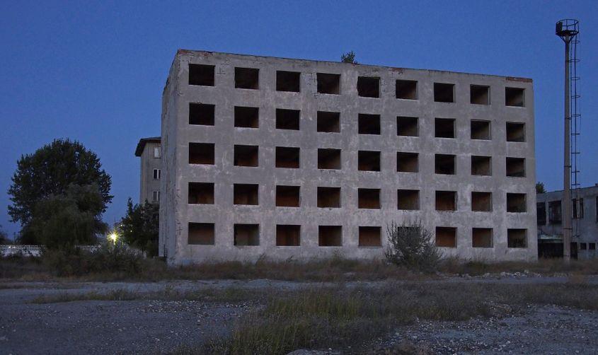 Bloc de nefamiliști abandonat, Corbu, jud Constanța