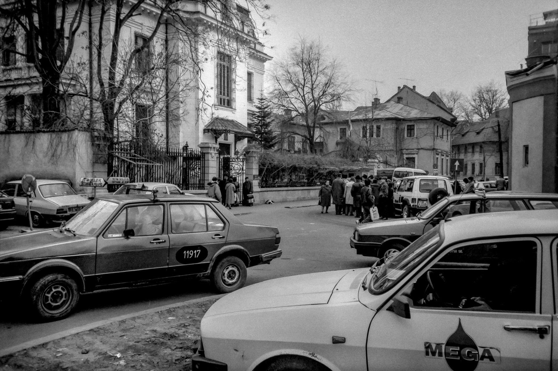 După 1990, vreme de aproape două decenii, a domnit haosul în taximetria din București. Lucrurile s-au așezat abia mai târziu. Foto: Norihiro Haruta / <a target="_blank" href="https://bucurestiulmeudrag.ro/profil/NorihiroHaruta/" target="_blank" rel="noreferrer noopener">Bucureștiul meu drag</a> / Creative Commons 3.0