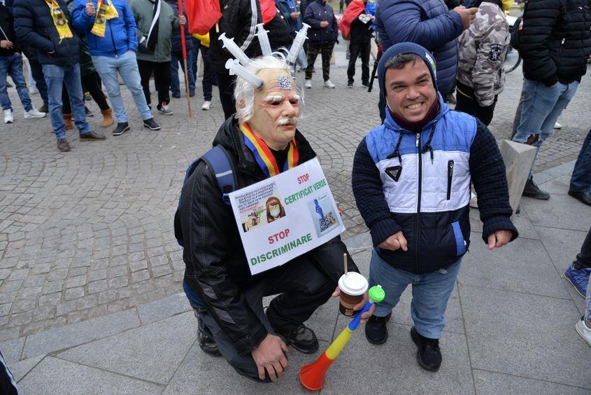 Antivacciniștii au devenit pacifiști. Foto: protest AUR la București / Lucian Muntean