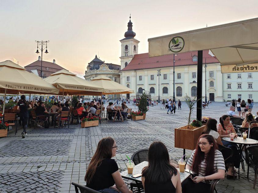 Sibiu are o atmosferă de oraș turistic și are deja conexiuni de mare viteză cu Vestul. Rețeta perfectă pentru un viitor relaxat. Foto: Lucian Muntean