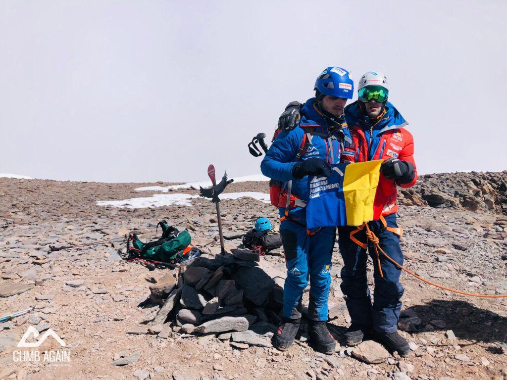 Premieră pentru România. Ascensiunea vârfului Aconcagua, realizată de sportivi nevăzători români. Foto: Climb Again