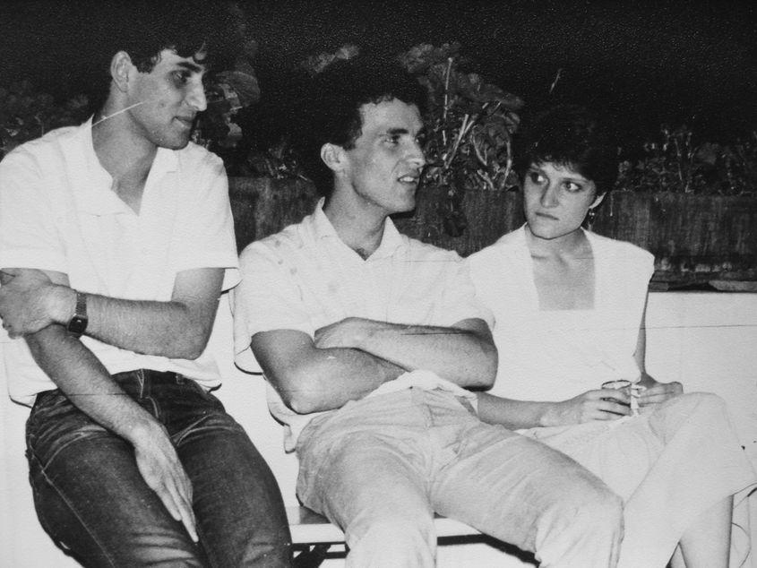 Cătălin Bia (în mijloc), în 1986, student la Facultatea de Silvicultură din Brașov. Foto: Arhiva personală