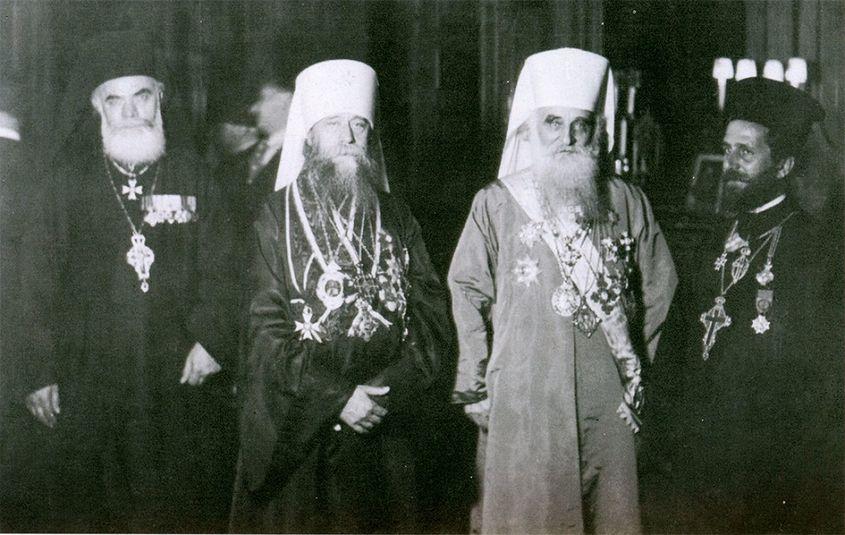Patriarhul Miron Cristea (al doilea din dreapta), primul patriarh al BOR. Fototeca Ortodoxiei Românești